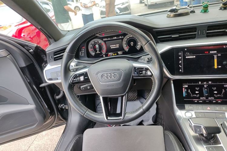 Used Audi A6L 2019 40 TFSI Luxury Dynamic Model Steering Wheel