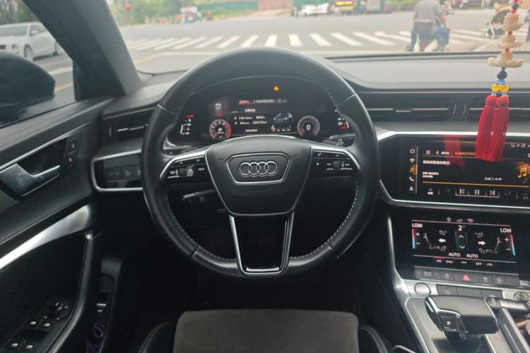 Used Audi A6L 2019 40 TFSI Luxury Dynamic Model Steering Wheel