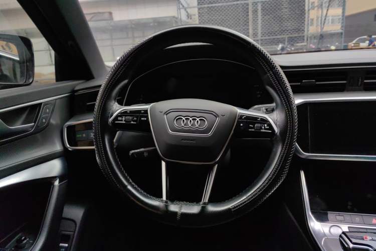 Used Audi A6L 2019 40 TFSI Luxury Dynamic Model Steering Wheel