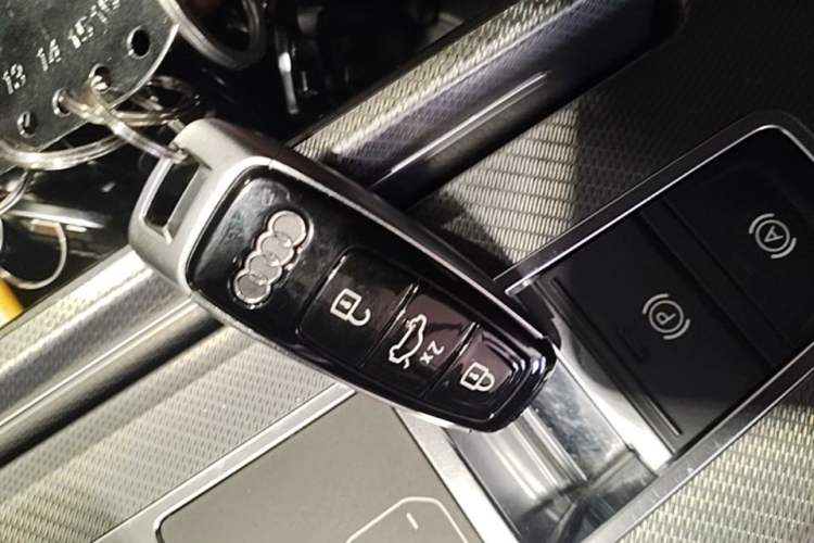 Used Audi A6L 2019 40 TFSI Luxury Prestige Edition Vehicle Key