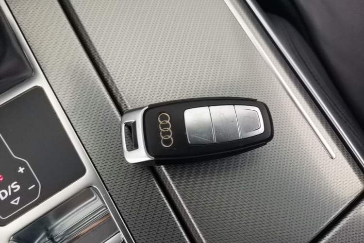 Used Audi A6L 2019 40 TFSI Luxury Prestige Edition Vehicle Key