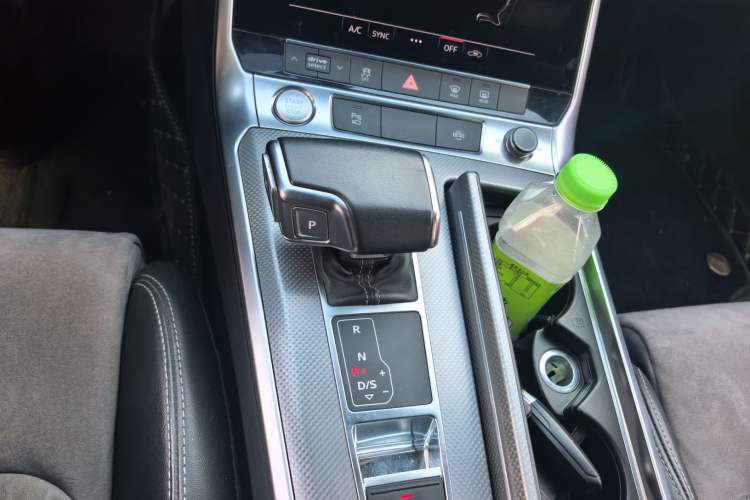 Used Audi A6L 2019 40 TFSI Luxury Dynamic Model Gear Lever