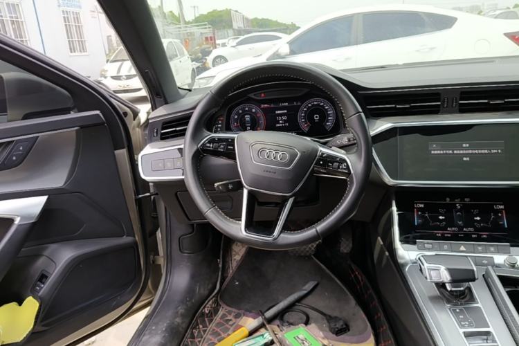 Used Audi A6L 2019 40 TFSI Luxury Dynamic Model Steering Wheel