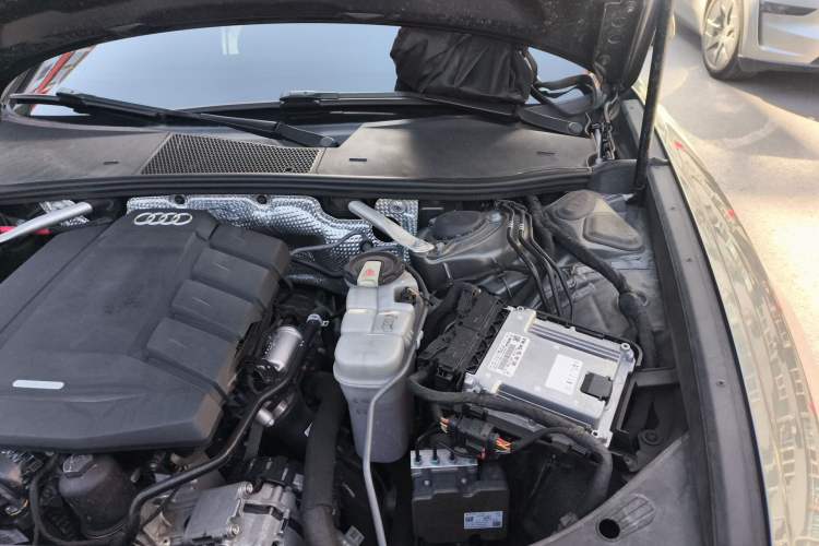 Used Audi A6L 2019 40 TFSI Luxury Dynamic Model Engine Bay Left