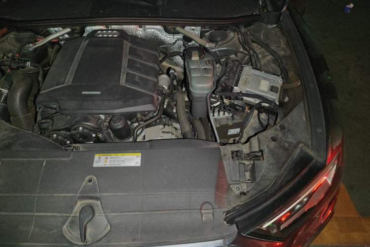Used Audi A6L 2019 40 TFSI Luxury Dynamic Model Engine Bay Left