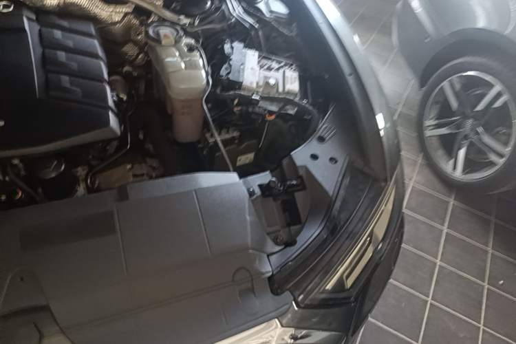 Used Audi A6L 2019 45 TFSI Prestige Dynamic Edition Engine Bay Left