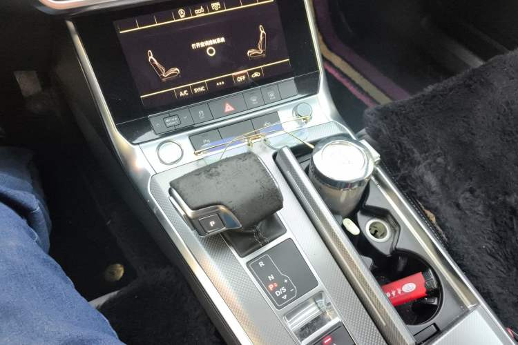 Used Audi A6L 2019 40 TFSI Luxury Dynamic Model Gear Lever