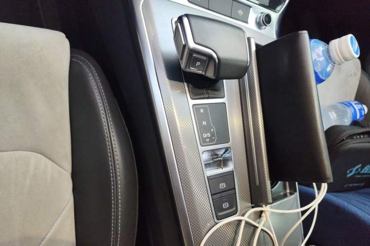 Used Audi A6L 2019 40 TFSI Luxury Dynamic Model Gear Lever