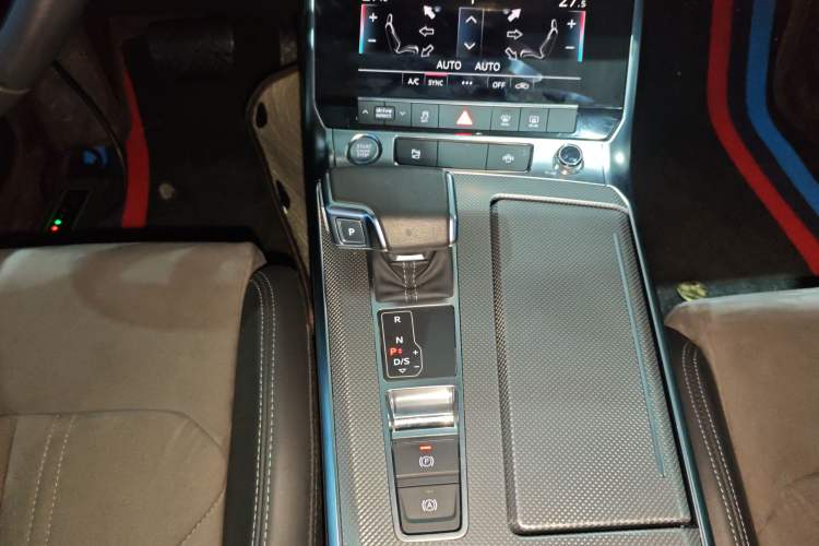 Used Audi A6L 2019 40 TFSI Luxury Dynamic Model Gear Lever