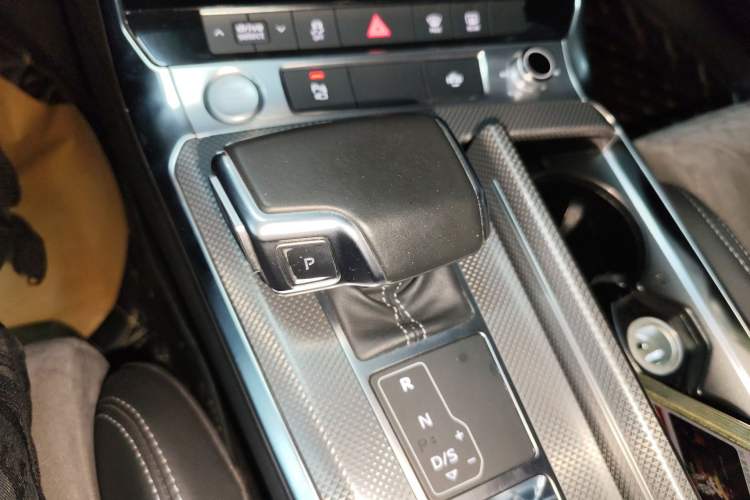 Used Audi A6L 2019 40 TFSI Luxury Dynamic Model Gear Lever