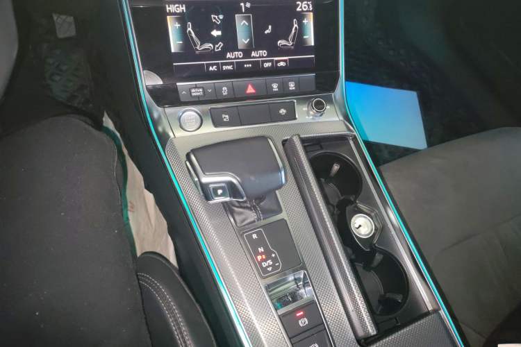 Used Audi A6L 2019 40 TFSI Luxury Dynamic Model Gear Lever