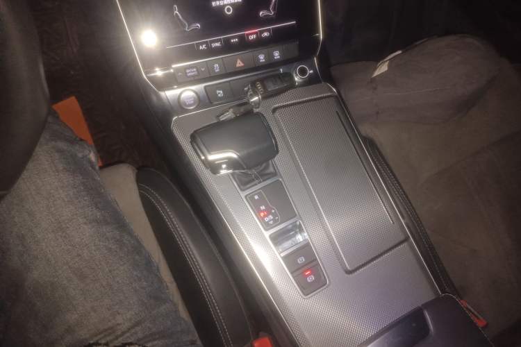 Used Audi A6L 2019 40 TFSI Luxury Dynamic Model Gear Lever