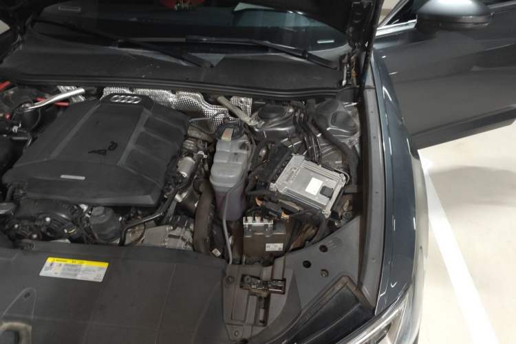 Used Audi A6L 2019 40 TFSI Luxury Dynamic Model Engine Bay Left