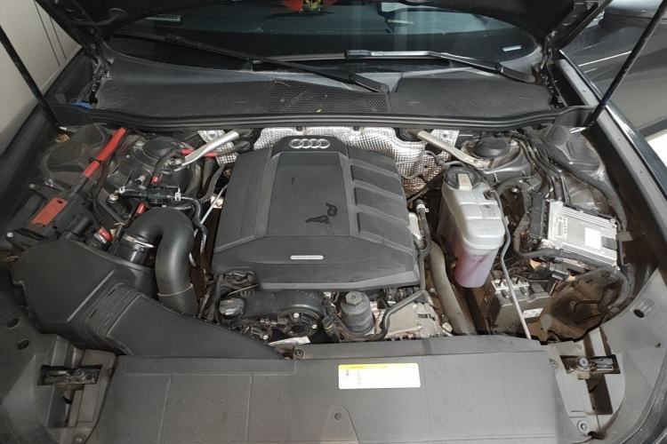 Used Audi A6L 2019 40 TFSI Luxury Dynamic Model Engine Bay