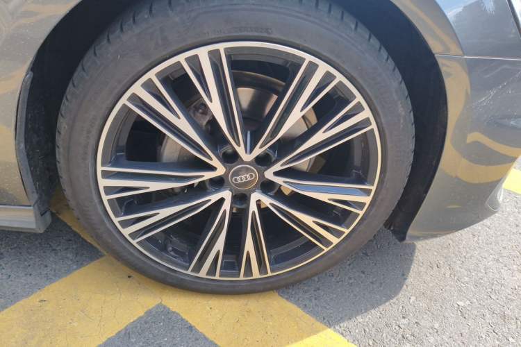 Used Audi A6L 2019 40 TFSI Luxury Dynamic Model Right Front Wheel Hub