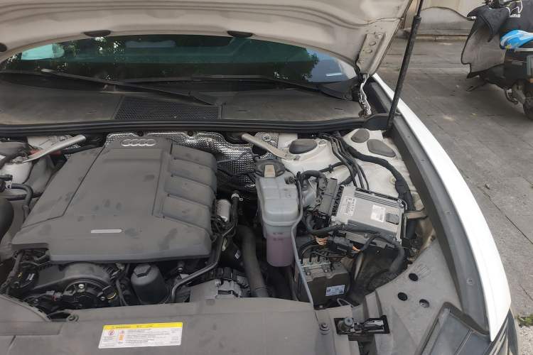 Used Audi A6L 2019 40 TFSI Luxury Dynamic Model Engine Bay Left