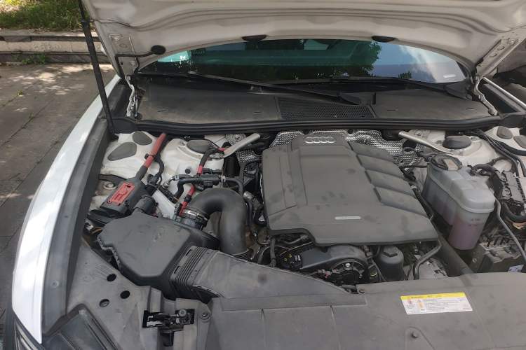 Used Audi A6L 2019 40 TFSI Luxury Dynamic Model Engine Bay Right