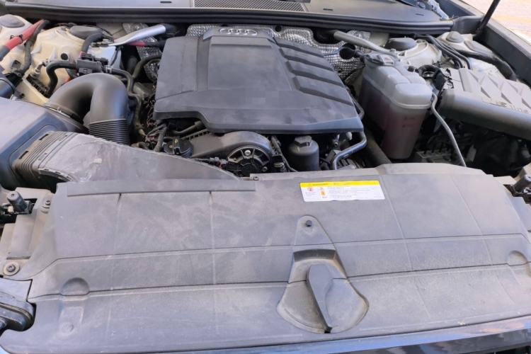 Used Audi A6L  Engine Bay