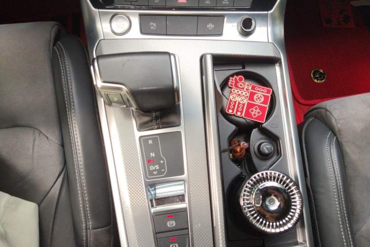 Used Audi A6L 2019 40 TFSI Luxury Dynamic Model Gear Lever