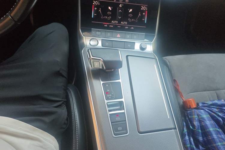Used Audi A6L 2019 40 TFSI Luxury Dynamic Model Gear Lever