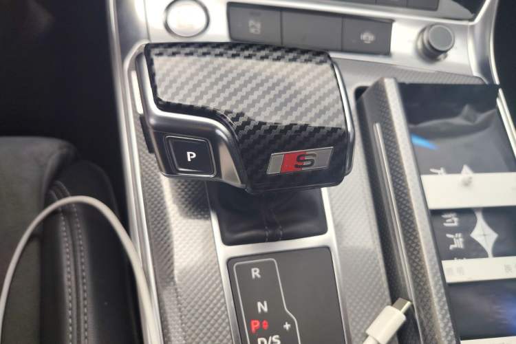 Used Audi A6L 2019 40 TFSI Luxury Dynamic Model Gear Lever