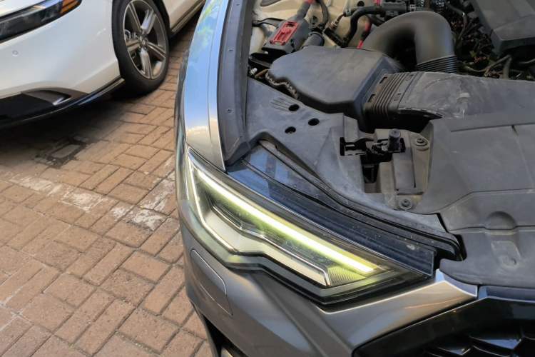 Used Audi A6L  Right Front Headlight