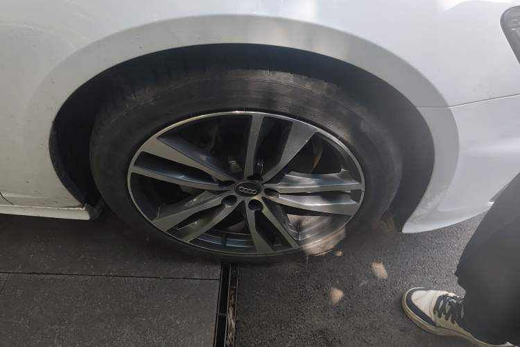 Used Audi A6L 2019 40 TFSI Luxury Dynamic Model Right Front Wheel Hub