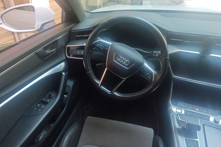 Used Audi A6L 2019 40 TFSI Luxury Dynamic Model Steering Wheel