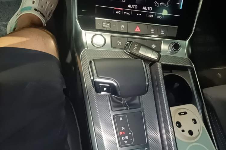 Used Audi A6L 2019 40 TFSI Luxury Dynamic Model Gear Lever