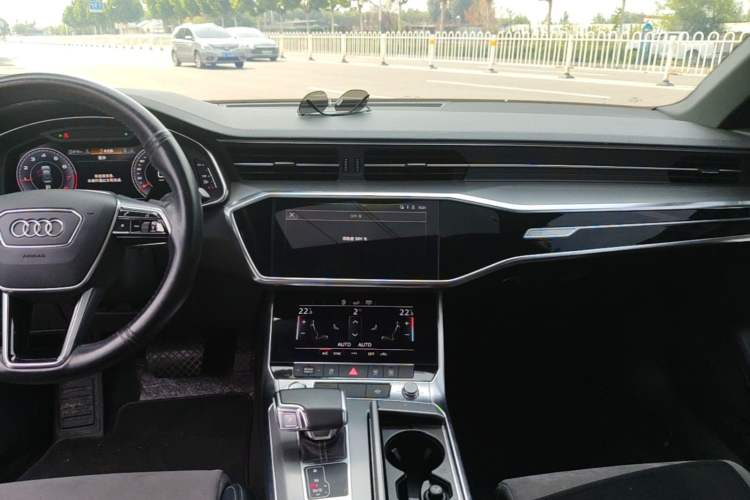 Used Audi A6L 2020 40 TFSI Luxury Dynamic Edition Audio And AC Panel