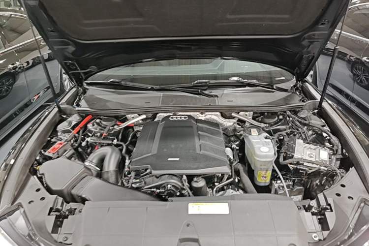 Used Audi A6L 2020 40 TFSI Luxury Dynamic Edition Engine Bay