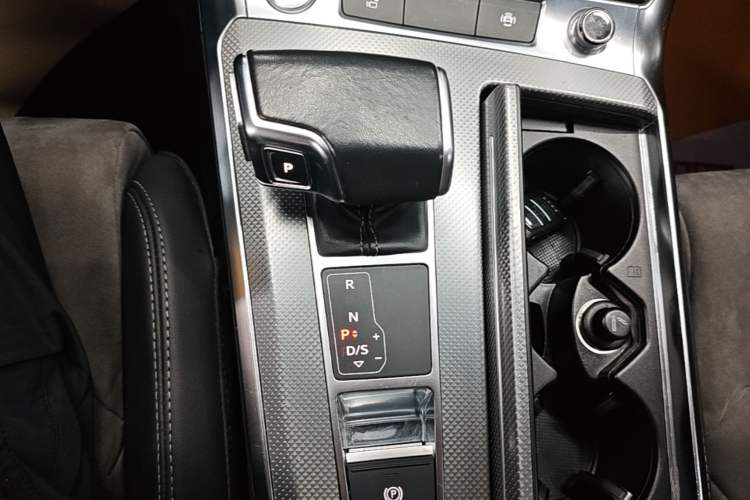 Used Audi A6L 2020 40 TFSI Luxury Dynamic Edition Gear Lever