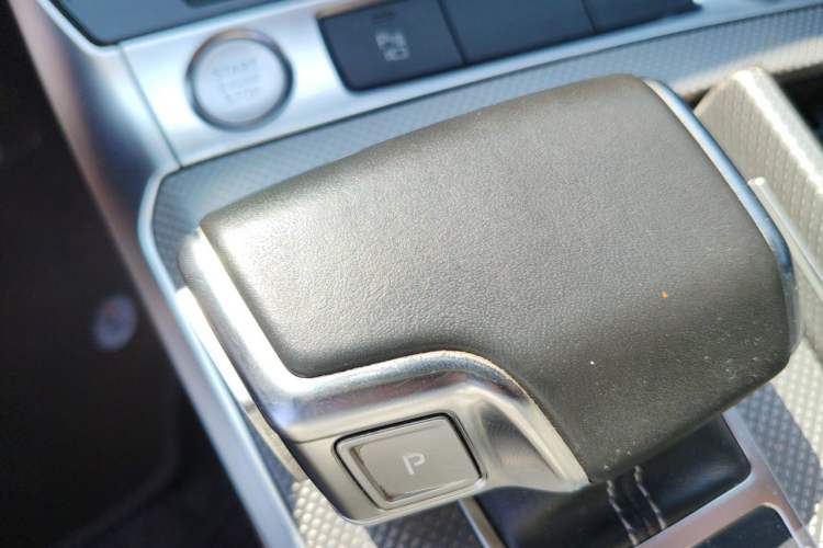 Used Audi A6L 2020 40 TFSI Luxury Dynamic Edition Gear Lever
