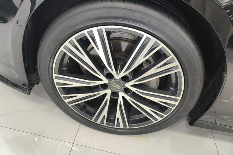 Used Audi A6L 2020 45 TFSI quattro Prestige Dynamic Edition Left Front Wheel Hub