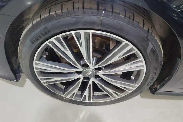 Used Audi A6L 2020 45 TFSI quattro Prestige Dynamic Edition Left Front Wheel Hub