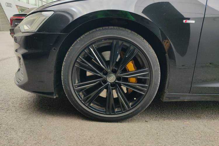 Used Audi A6L 2020 55 TFSI quattro Prestige Dynamic Edition Left Front Wheel Hub