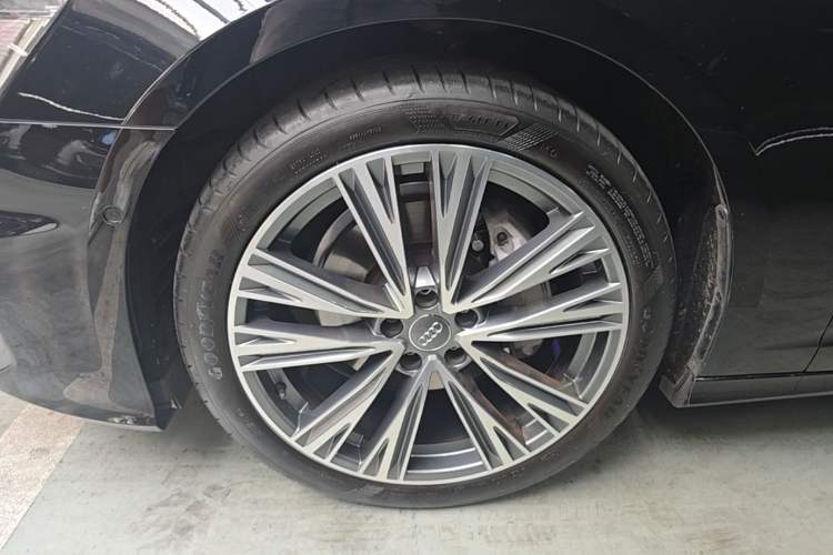 Used Audi A6L 2020 45 TFSI quattro Prestige Dynamic Edition Left Front Wheel Hub