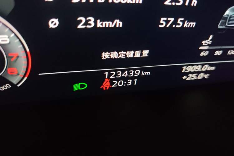 Used Audi A6L 2020 40 TFSI Luxury Dynamic Edition Odometer Close Up