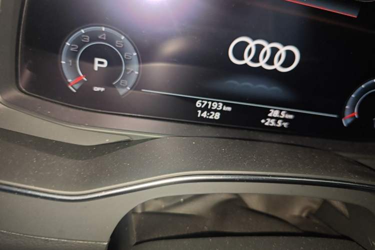 Used Audi A6L 2020 45 TFSI Prestige Dynamic Edition Odometer Close Up