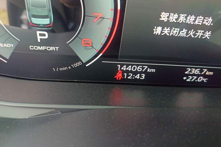 Used Audi A6L 2020 40 TFSI Luxury Dynamic Edition Odometer Close Up