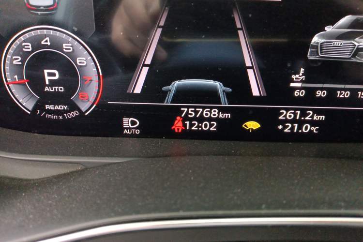 Used Audi A6L 2020 40 TFSI Luxury Dynamic Edition Odometer Close Up