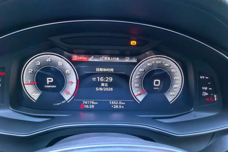 Used Audi A6L 2020 40 TFSI Luxury Prestige Edition Odometer Close Up