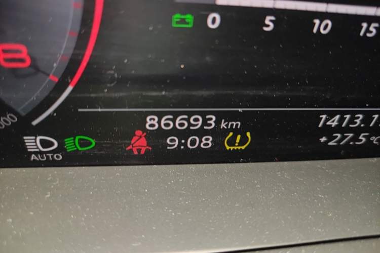 Used Audi A6L 2020 40 TFSI Luxury Dynamic Edition Odometer Close Up