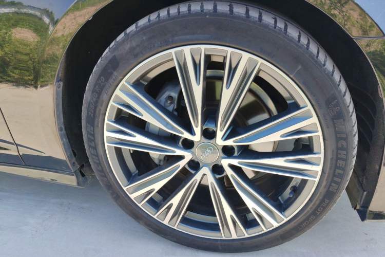 Used Audi A6L 2020 40 TFSI Luxury Dynamic Edition Right Front Wheel Hub