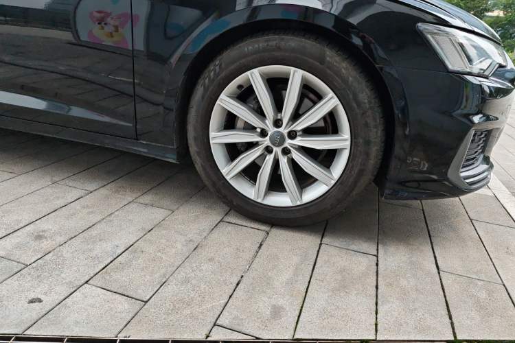 Used Audi A6L 2020 45 TFSI Prestige Dynamic Edition Right Front Wheel Hub