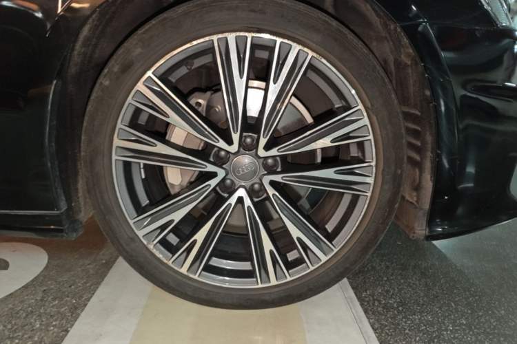 Used Audi A6L 2020 40 TFSI Luxury Dynamic Edition Right Front Wheel Hub
