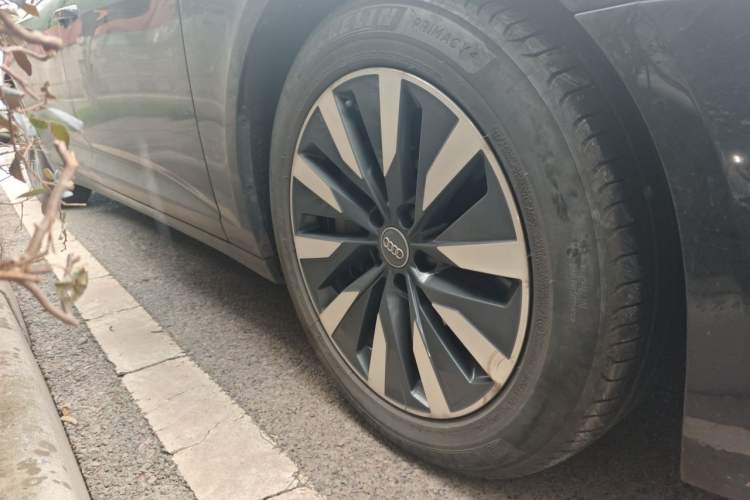 Used Audi A6L 2020 45 TFSI Prestige Elegant Edition Right Front Wheel Hub