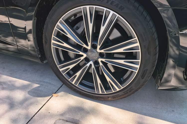 Used Audi A6L 2020 55 TFSI quattro Prestige Edition Right Front Wheel Hub