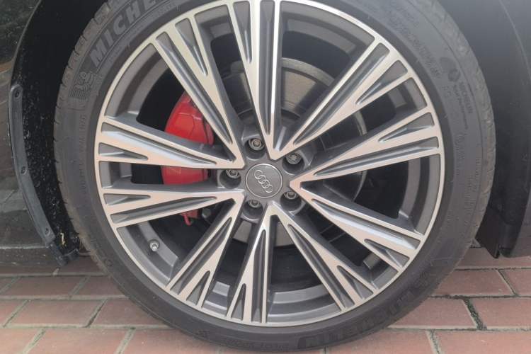 Used Audi A6L 2020 45 TFSI Prestige Elegant Edition Right Front Wheel Hub