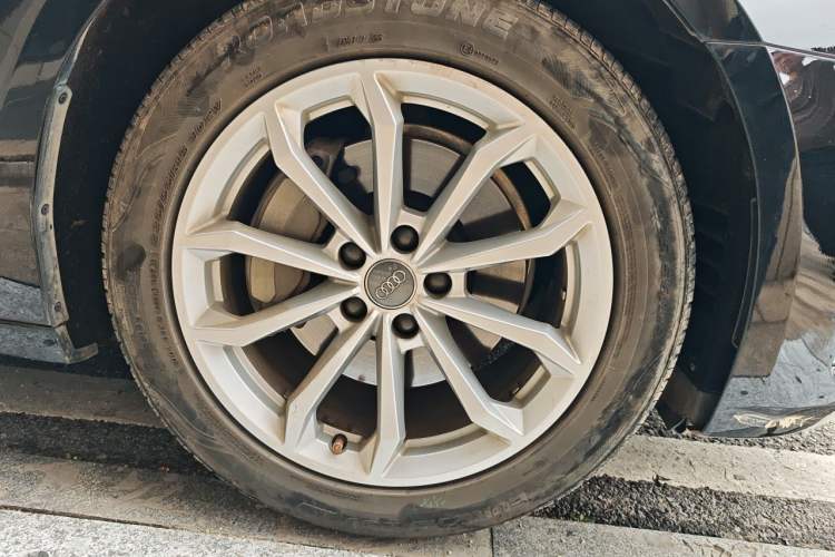 Used Audi A6L 2020 40 TFSI Luxury Prestige Edition Right Front Wheel Hub